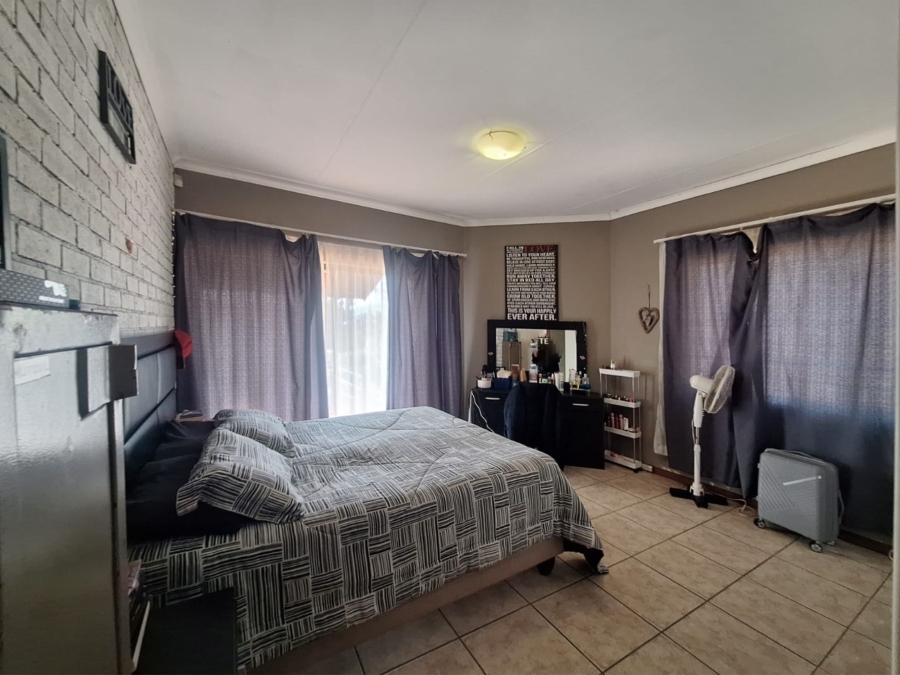 To Let 2 Bedroom Property for Rent in Meerhof North West